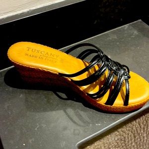 Wedge shoe with black leather